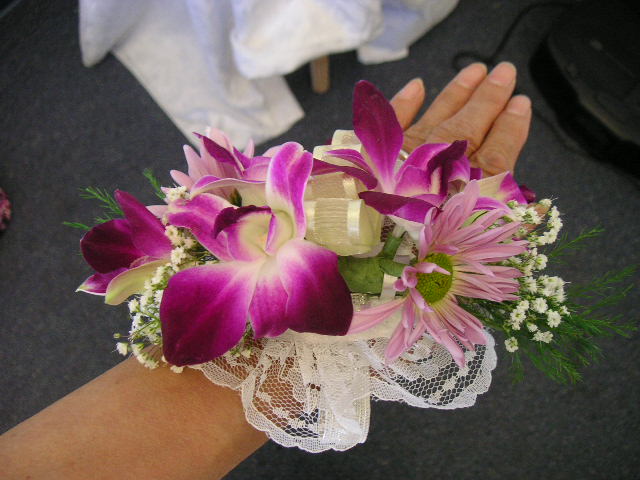 designing wedding flowers